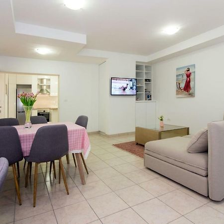 Apartments Leon Подстрана Екстериор снимка