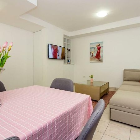 Apartments Leon Подстрана Екстериор снимка