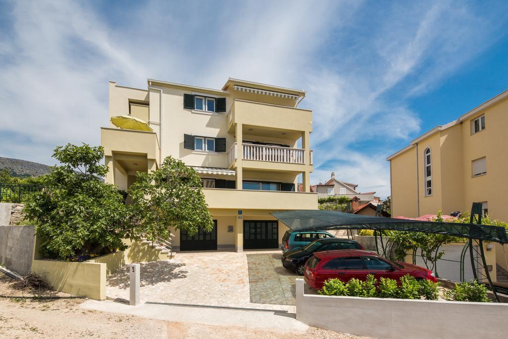 Apartments Leon Подстрана Екстериор снимка
