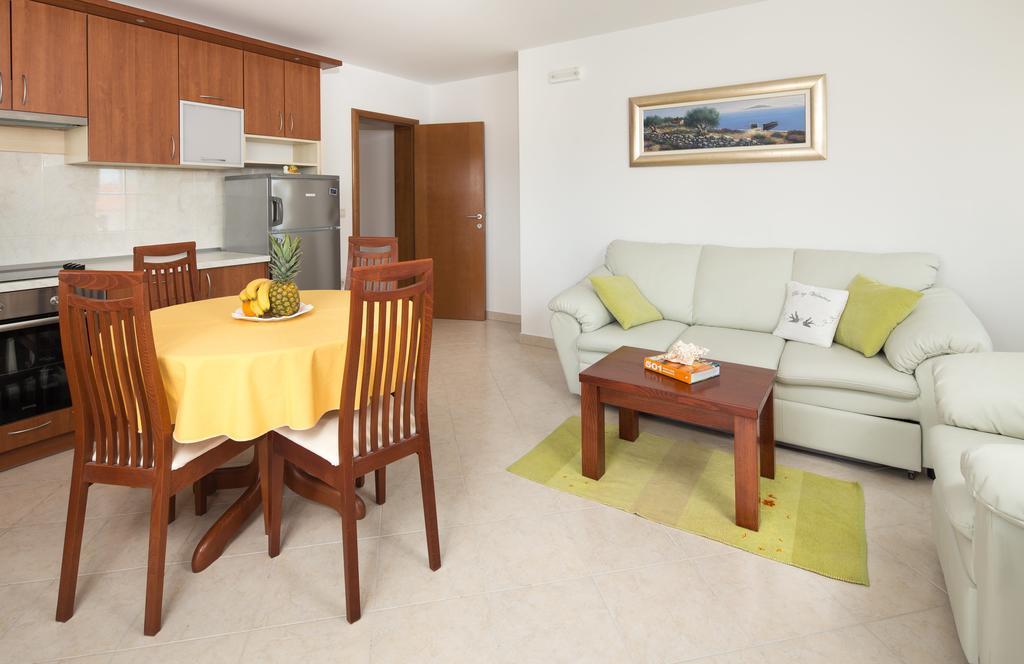 Apartments Leon Подстрана Стая снимка