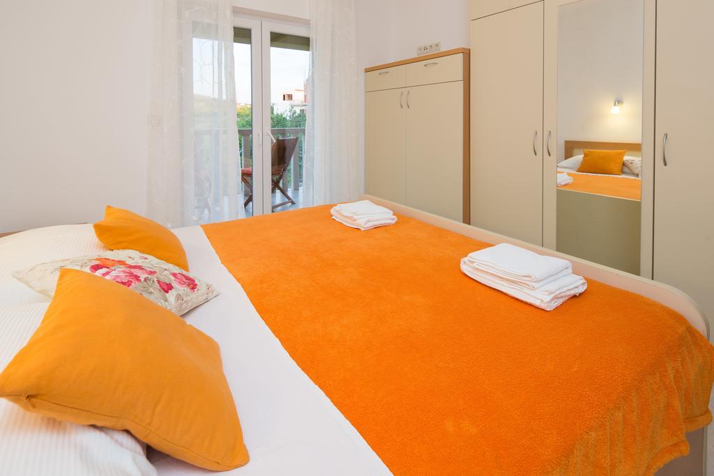 Apartments Leon Подстрана Стая снимка