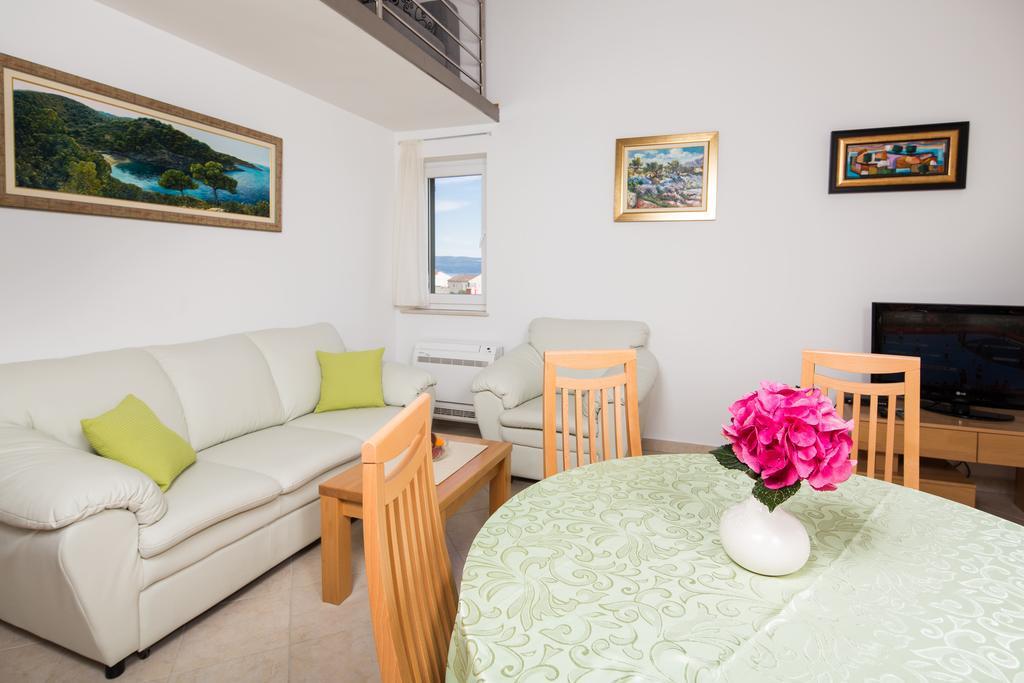 Apartments Leon Подстрана Стая снимка