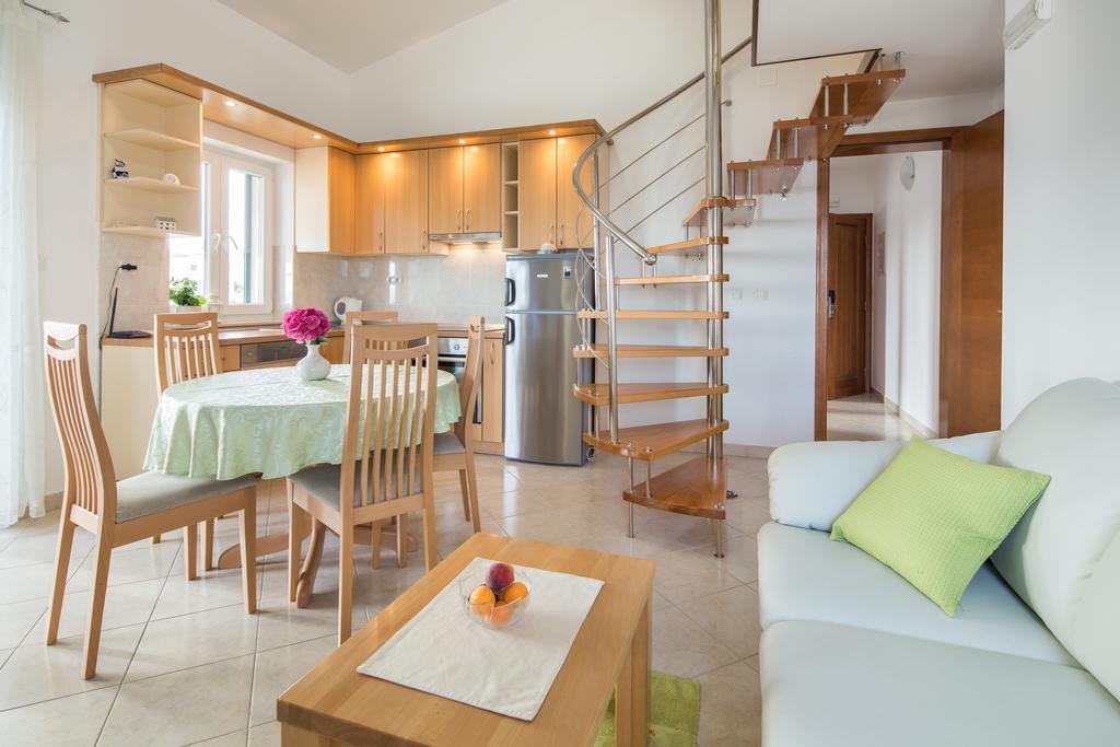 Apartments Leon Подстрана Стая снимка
