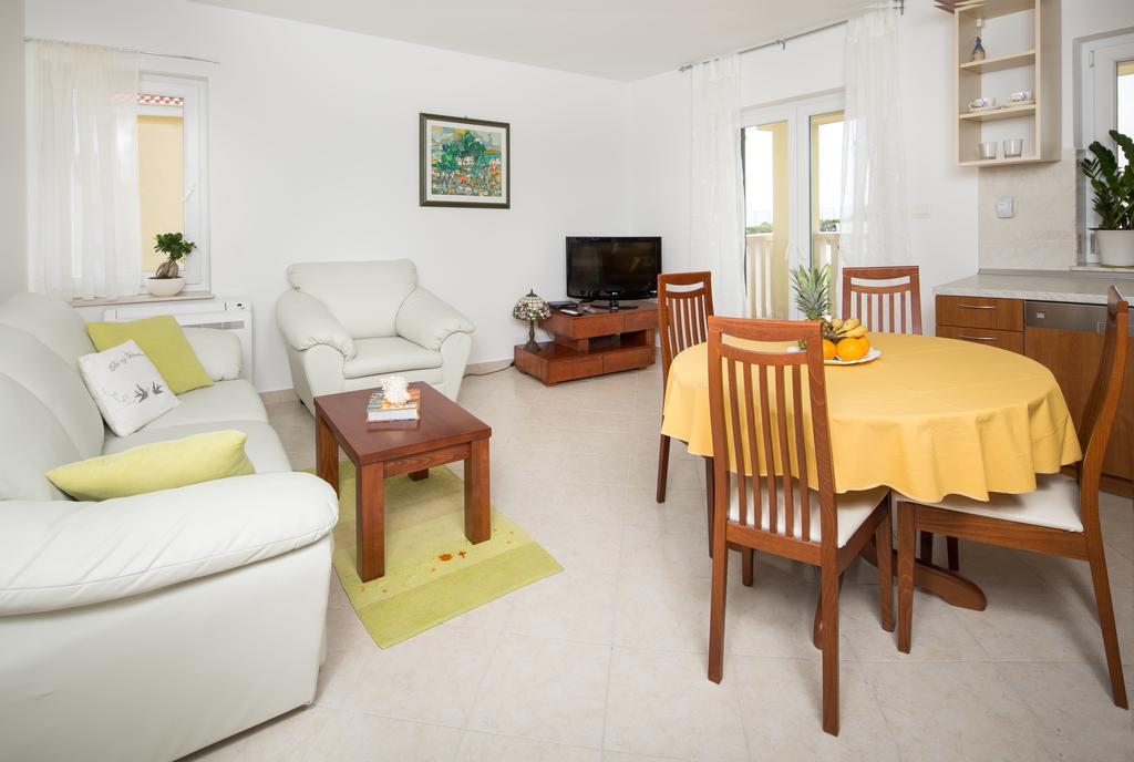 Apartments Leon Подстрана Стая снимка