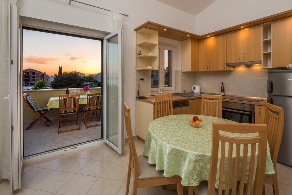 Apartments Leon Подстрана Стая снимка