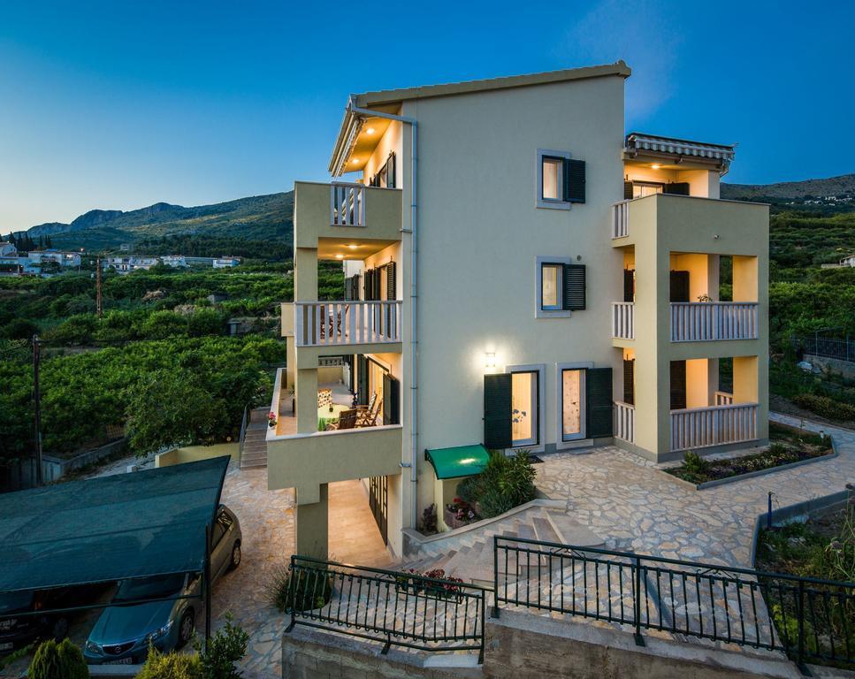 Apartments Leon Подстрана Екстериор снимка