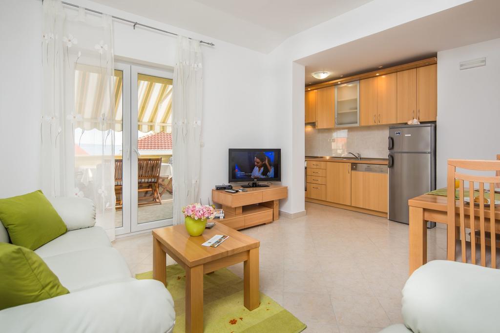 Apartments Leon Подстрана Стая снимка