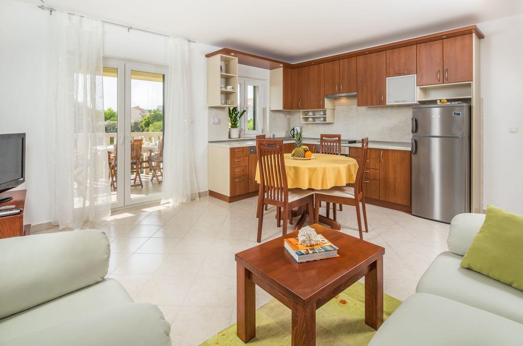 Apartments Leon Подстрана Стая снимка