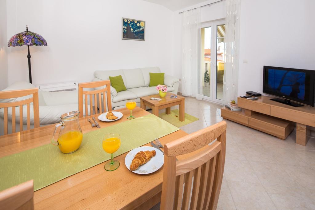 Apartments Leon Подстрана Стая снимка
