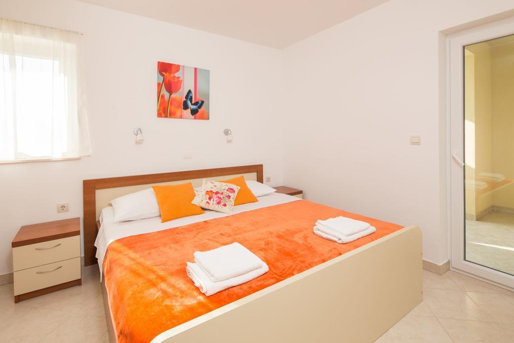 Apartments Leon Подстрана Стая снимка