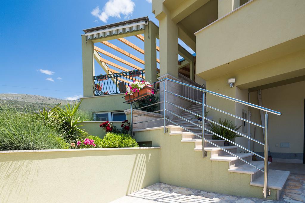 Apartments Leon Подстрана Екстериор снимка