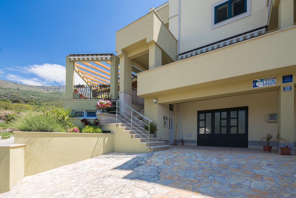 Apartments Leon Подстрана Екстериор снимка