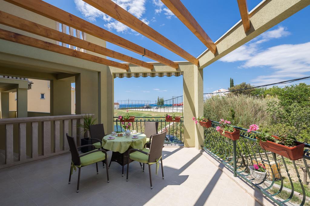 Apartments Leon Подстрана Екстериор снимка
