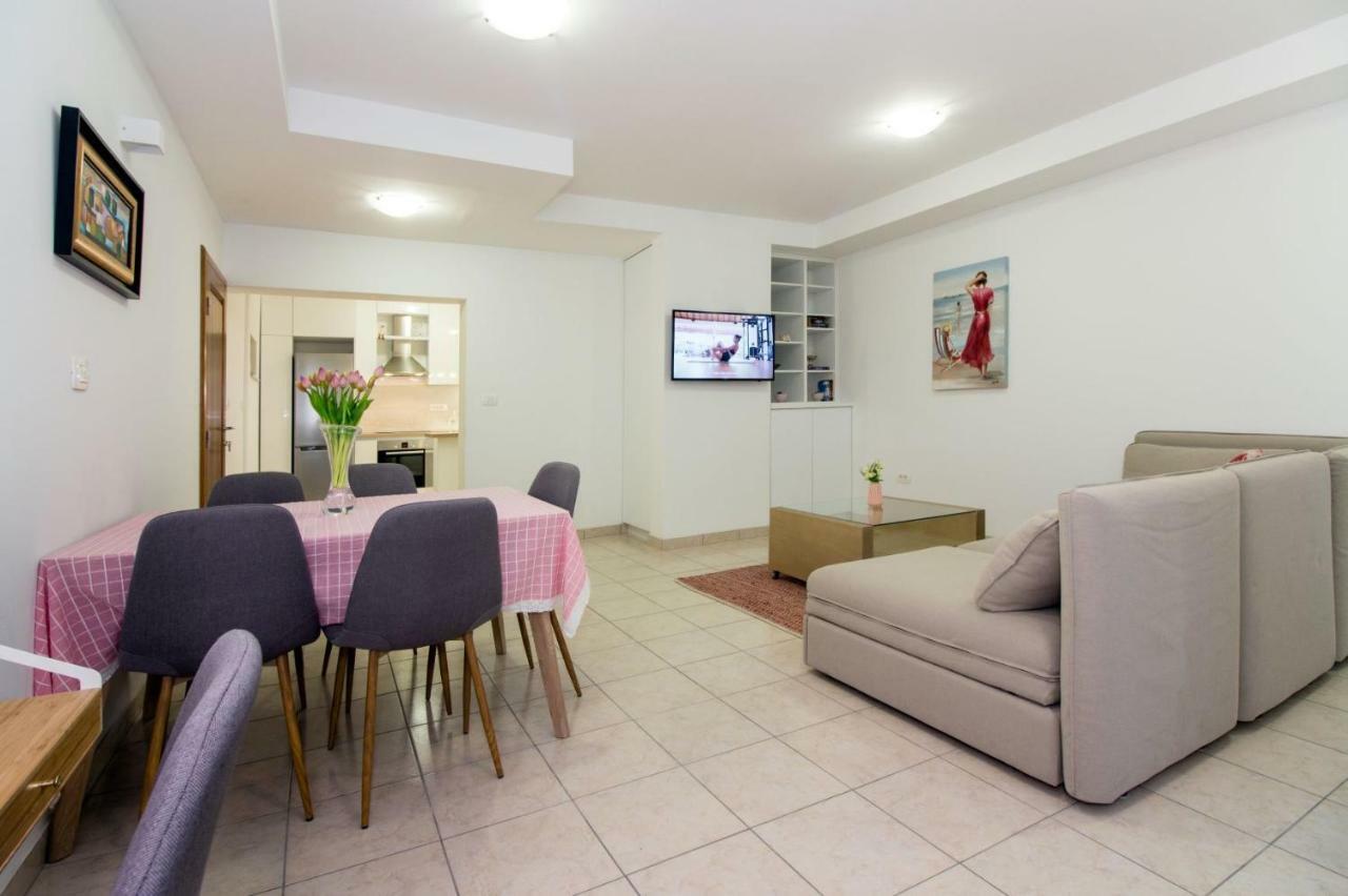 Apartments Leon Подстрана Екстериор снимка