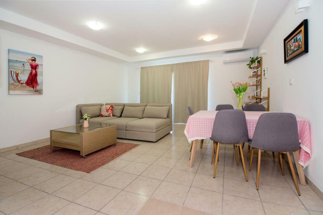 Apartments Leon Подстрана Екстериор снимка