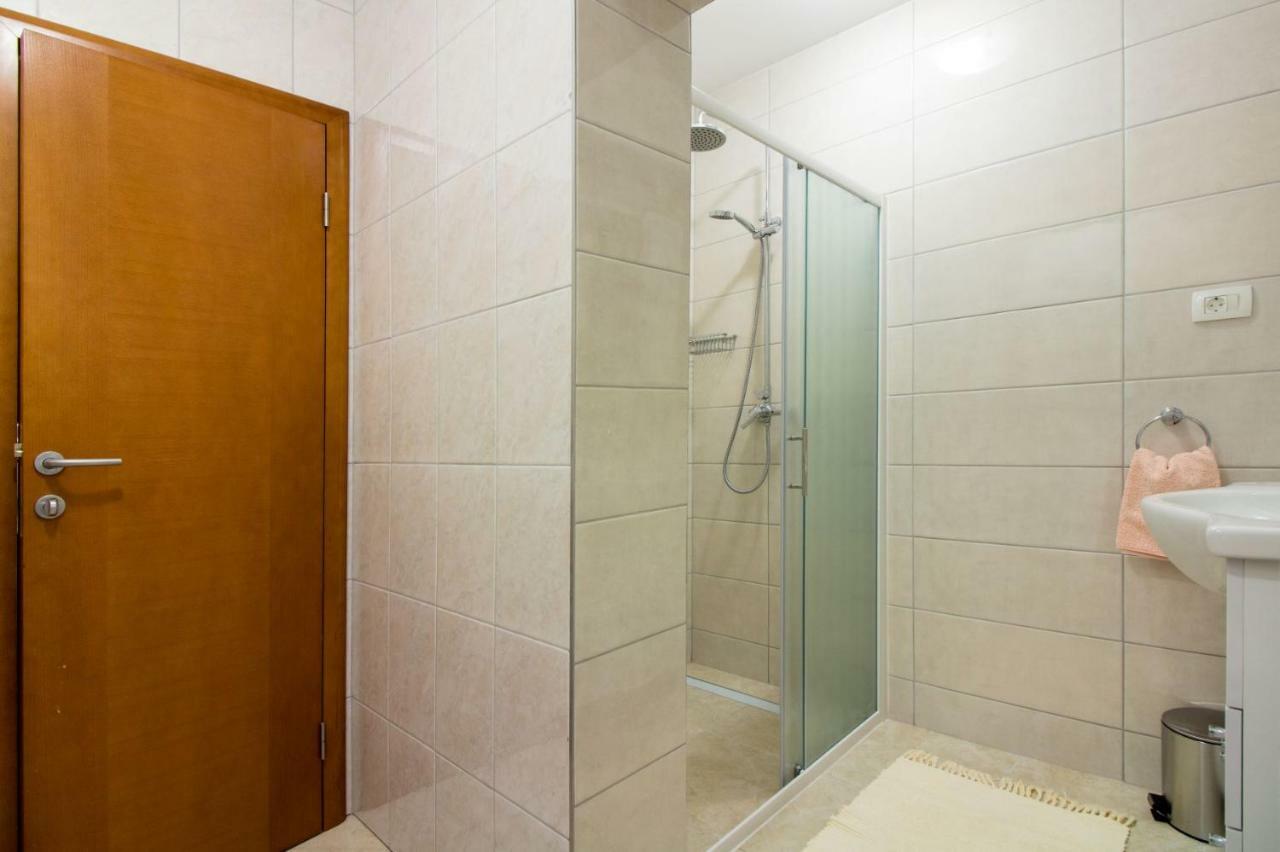 Apartments Leon Подстрана Екстериор снимка