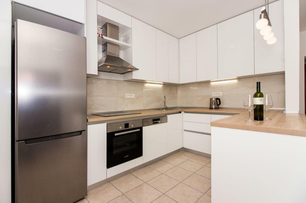 Apartments Leon Подстрана Екстериор снимка