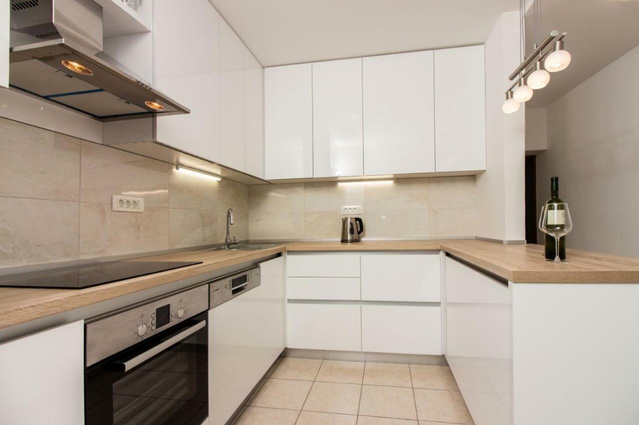Apartments Leon Подстрана Екстериор снимка