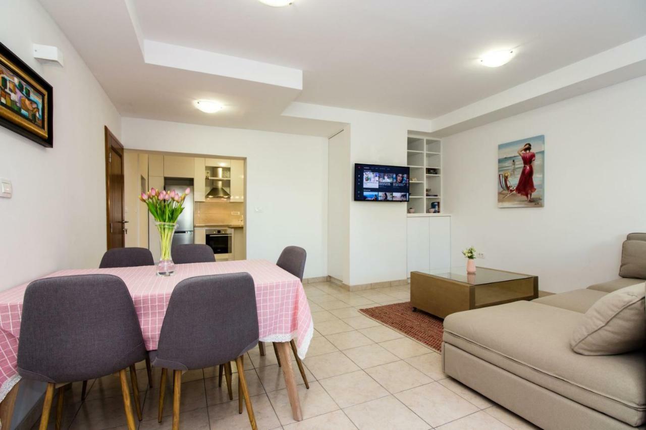 Apartments Leon Подстрана Екстериор снимка