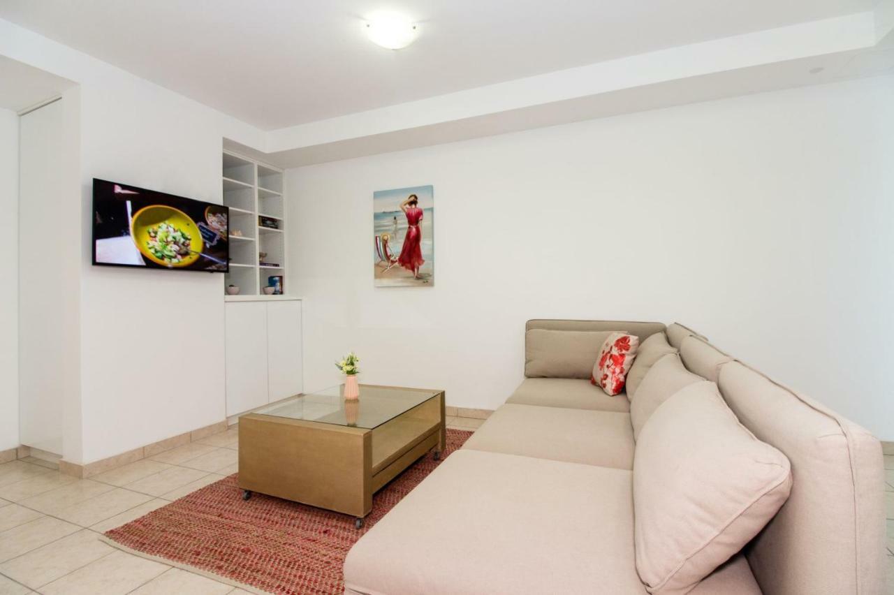Apartments Leon Подстрана Екстериор снимка