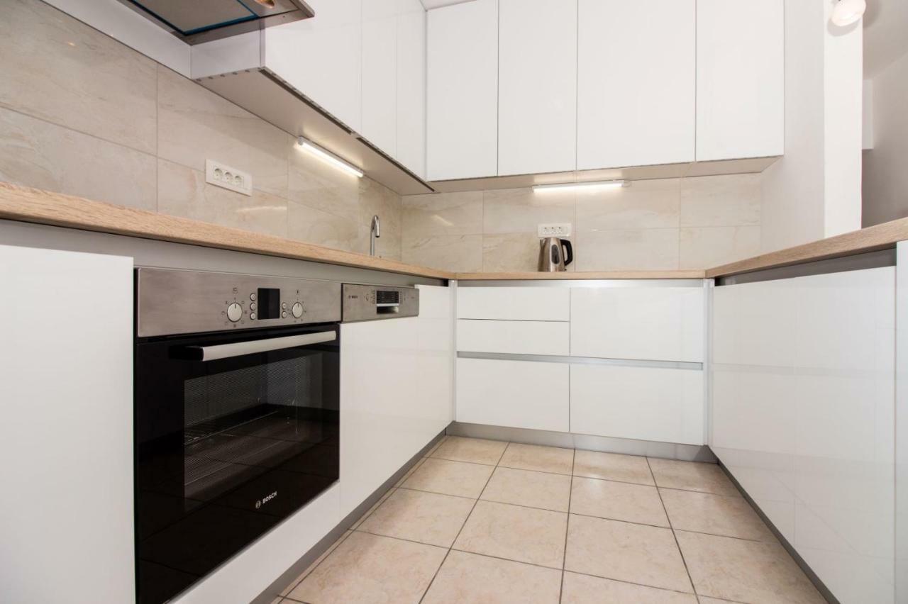 Apartments Leon Подстрана Екстериор снимка