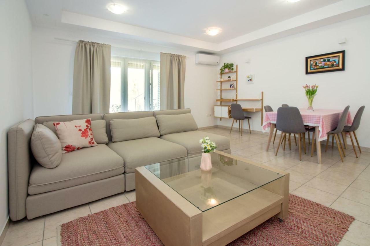 Apartments Leon Подстрана Екстериор снимка
